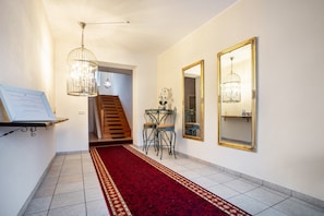 Interior - Apartment 'Magdfräulein 6' with Shared Garden, Balcony and Wi-Fi (Groß Plasten)