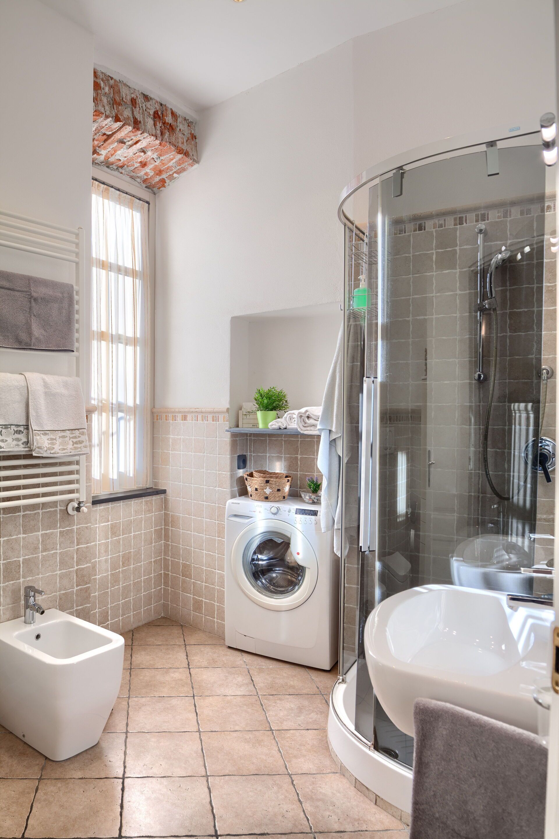 Dusche, Haartrockner, Bidet