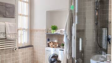 Dusche, Haartrockner, Bidet