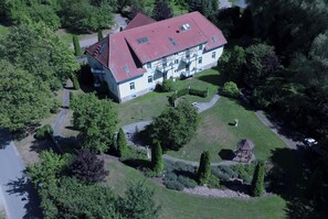 Exterior - Apartment 'Burgherr 10' in a hotel with Shared Garden, Balcony and Wi-Fi (Groß Plasten)