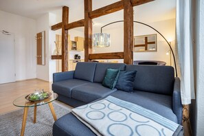 TV - Apartment 'Burgherr 10' in a hotel with Shared Garden, Balcony and Wi-Fi (Groß Plasten)