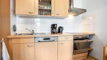 Kühlschrank, Ofen, Herdplatte, Geschirrspüler