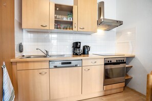 Réfrigérateur, four, plaque de cuisson, lave-vaisselle