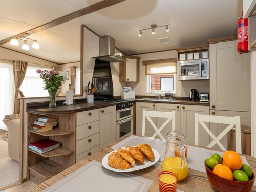 Monarch by Interhome