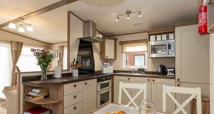 Monarch by Interhome