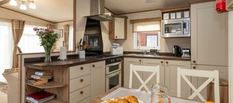 Monarch by Interhome