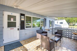 Outdoor dining - 4 Mi to Shore: Family Home in Daytona Beach (Daytona Beach)