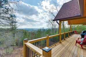 Property grounds - Fireplace, Mtn View! Cabin 12 Mi to Harrahs Casino (Murphy)