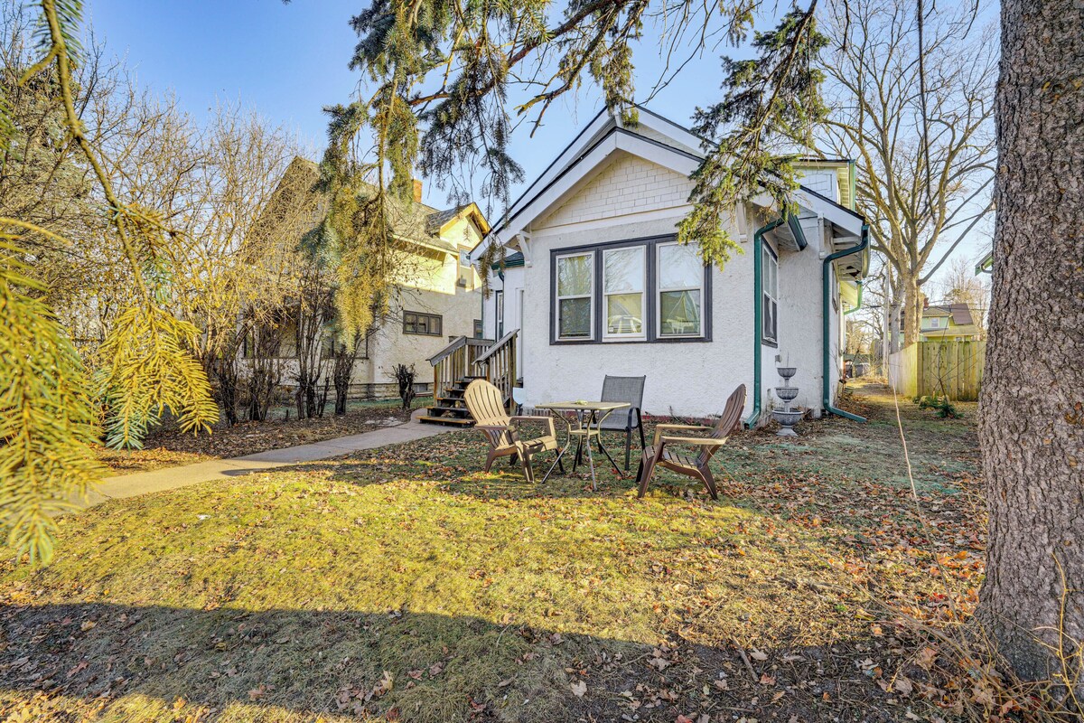 2 Mi to Downtown: Pet-Friendly Minneapolis Apt!