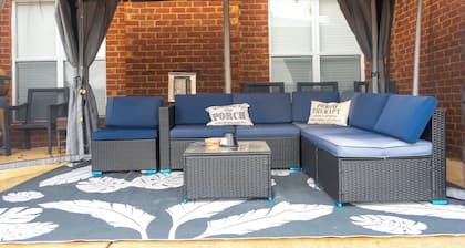 Spacious 5-bedroom house with WiFi, AC and parking in peaceful Southaven.