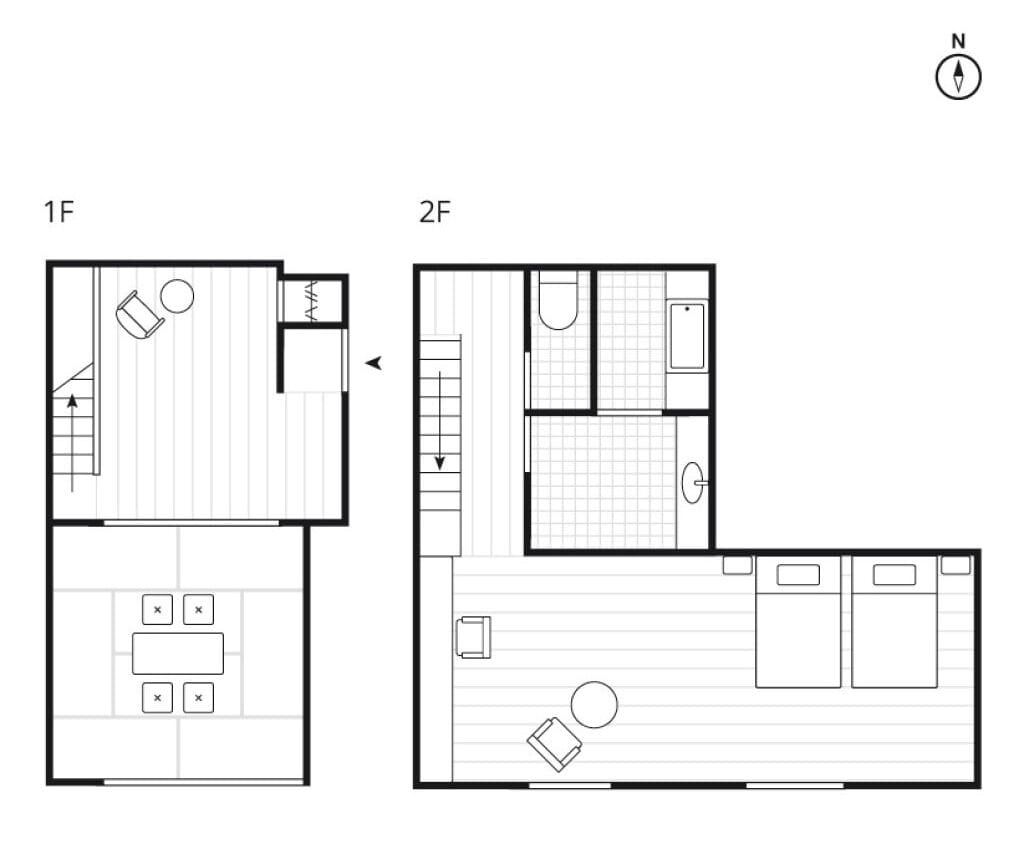 Dos planos de un cuarto de hotel, cada uno con kitchenette, baño y zona de estar.