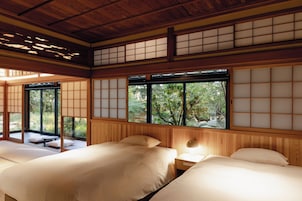Villa superior, no fumadores, vistas al jardín (NOZAKI, Suite Private) | Minibar (con algunos artículos gratuitos), wifi gratis, ropa de cama