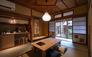 Minibar con artículos gratuitos, wifi gratis y ropa de cama