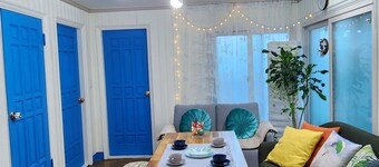 Seoul Charming Rooftop House with trees and flowers !