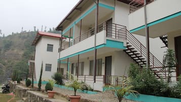 Vista frontal de la propiedad