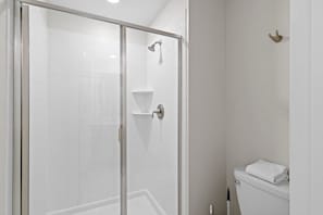 Shower, hair dryer, towels - Chic 4BR Home with Mickey & Star Wars Rooms (Kissimmee)