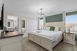 4 Schlafzimmer, Schreibtisch, Bügeleisen/Bügelbrett, Reisekinderbett