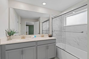 Shower, hair dryer, towels - Chic 4BR Home with Mickey & Star Wars Rooms (Kissimmee)