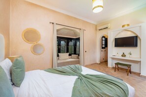 3 habitaciones, tabla de planchar con plancha, wifi y ropa de cama 
