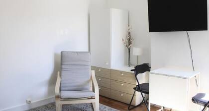 Beau Studio Calme Plein 14e