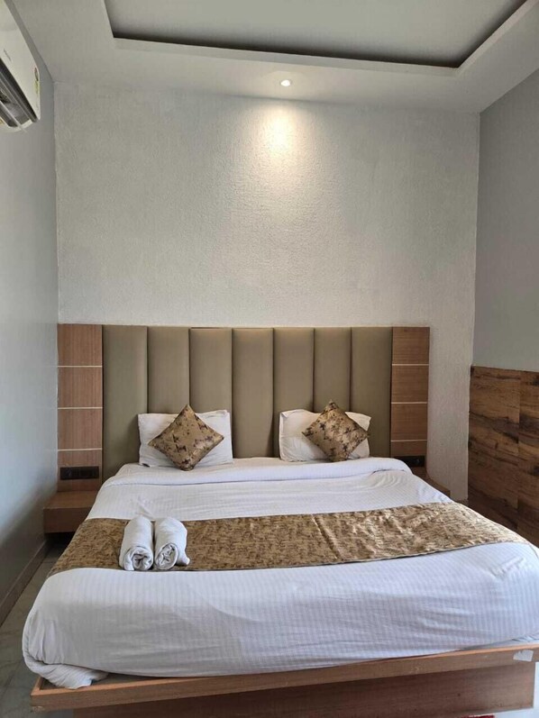 Habitación ejecutiva | Escritorio, espacio para trabajar con laptop y wifi gratis 