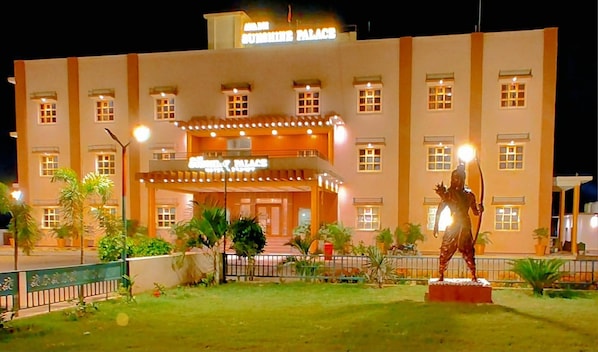 Mặt tiền nơi lưu trú