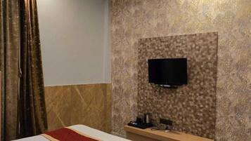 1 bedroom, desk, laptop workspace, free WiFi