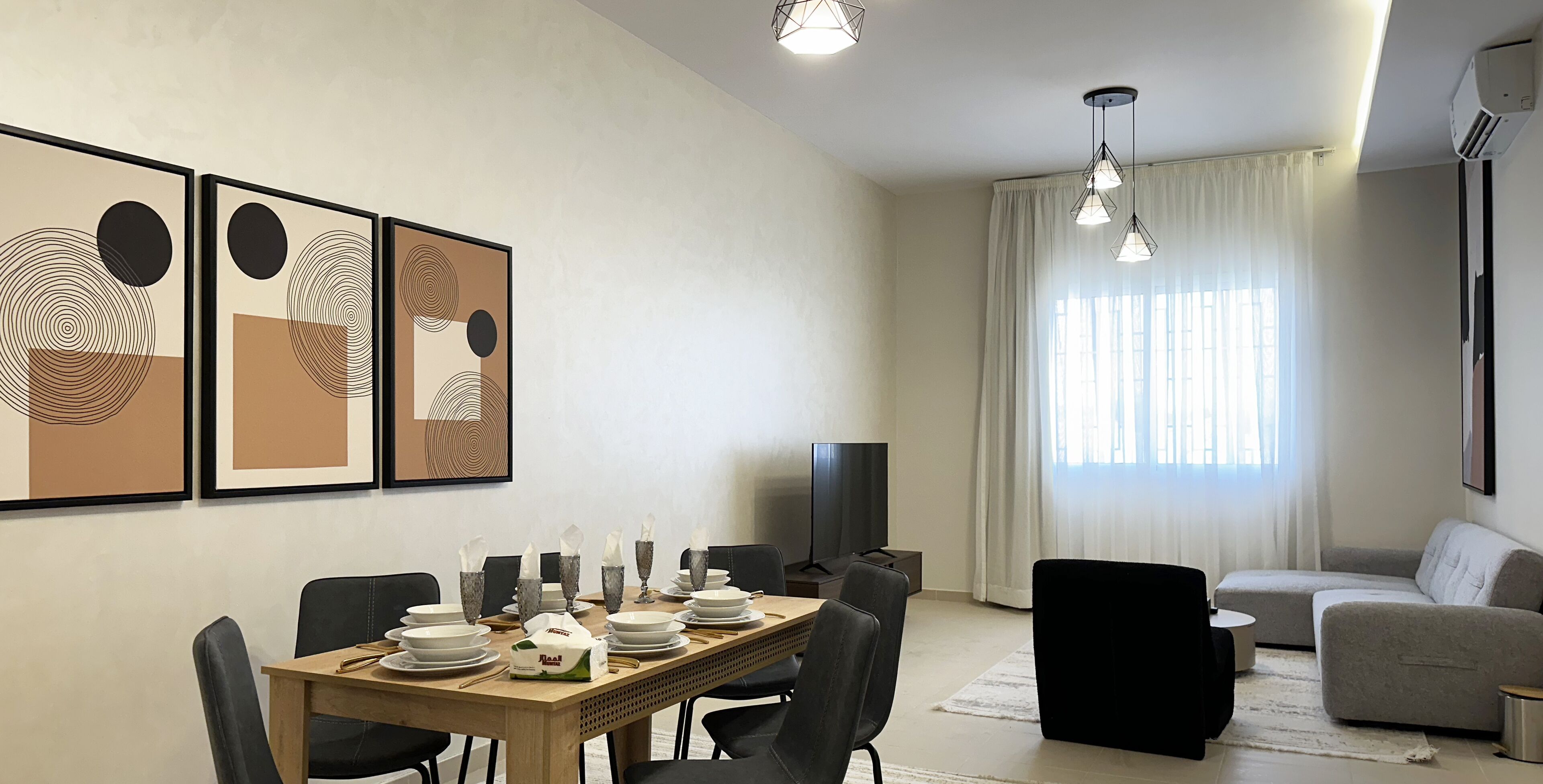 Superior-huoneisto, 3 makuuhuonetta | Oleskelualue | 55–tuumainen äly-TV, jossa kaapelikanavat