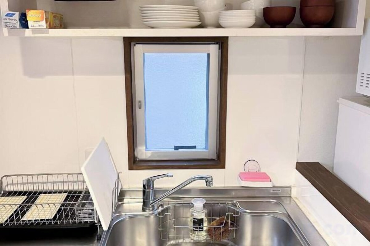 Private kitchen | Full-sized fridge, microwave, stovetop, toaster