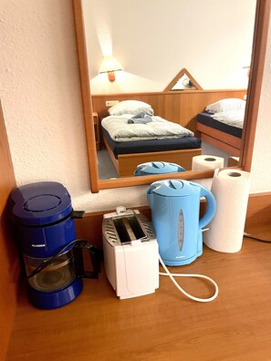 1 bedroom, iron/ironing board, bed sheets
