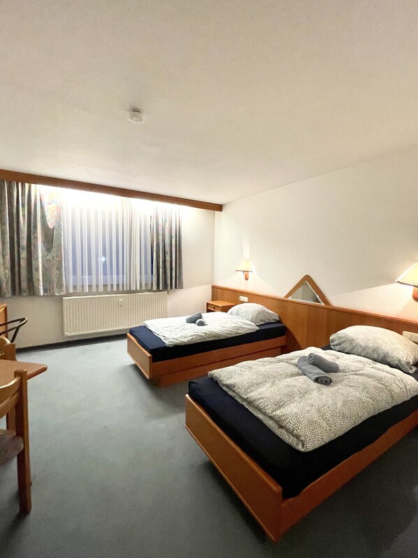 1 bedroom, iron/ironing board, bed sheets - Schwanstetten near Nuremberg, Apartment for 2, 105 (Schwand)