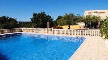 Piscina coberta i piscina a l'aire lliure