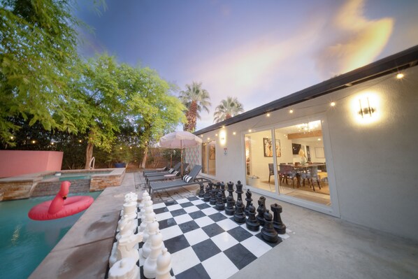 屋外ダイニングエリア