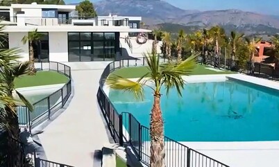 Houses & Villas for 6 People