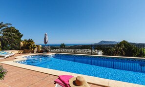 Sisäuima-allas, ulkouima-allas