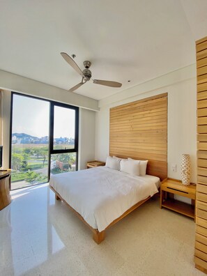 2 bedrooms, in-room safe, desk, iron/ironing board
