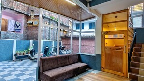 Ảnh chưa phân loại, 2 trong số 17 ảnh, nút