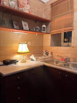 Fridge, oven, cookware/dishes/utensils