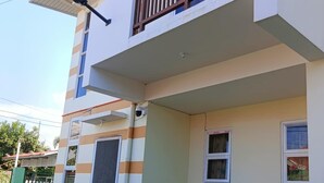 Exterior detail - Aremen Transient, the no hassle and no fuss (San Juan)