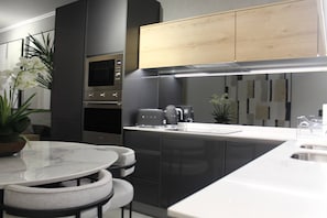 Fridge, microwave, oven, stovetop