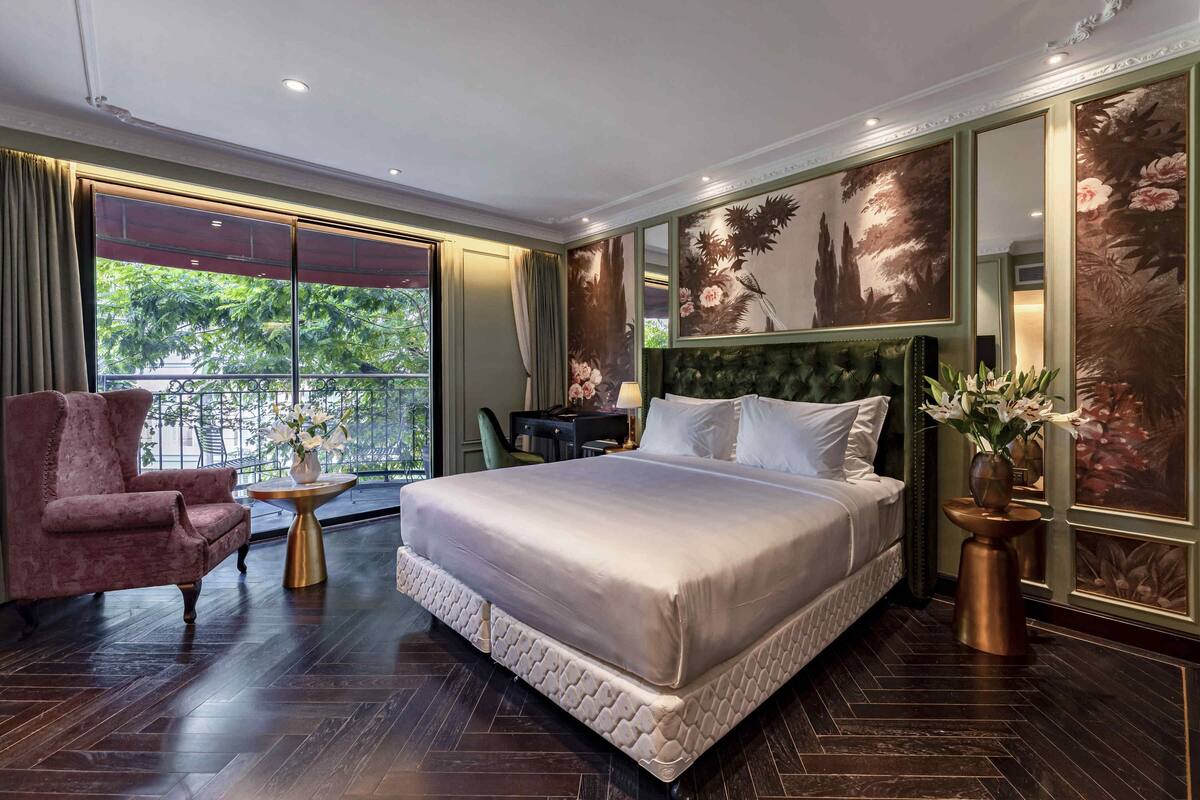 ห้องดีลักซ์, ระเบียง, วิวเมือง | ห้องนั่งเล่น | ทีวี