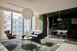 Phòng Suite Grand | Phòng khách | TV 