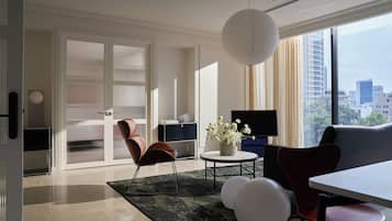 Grand Suite | Living room | TV