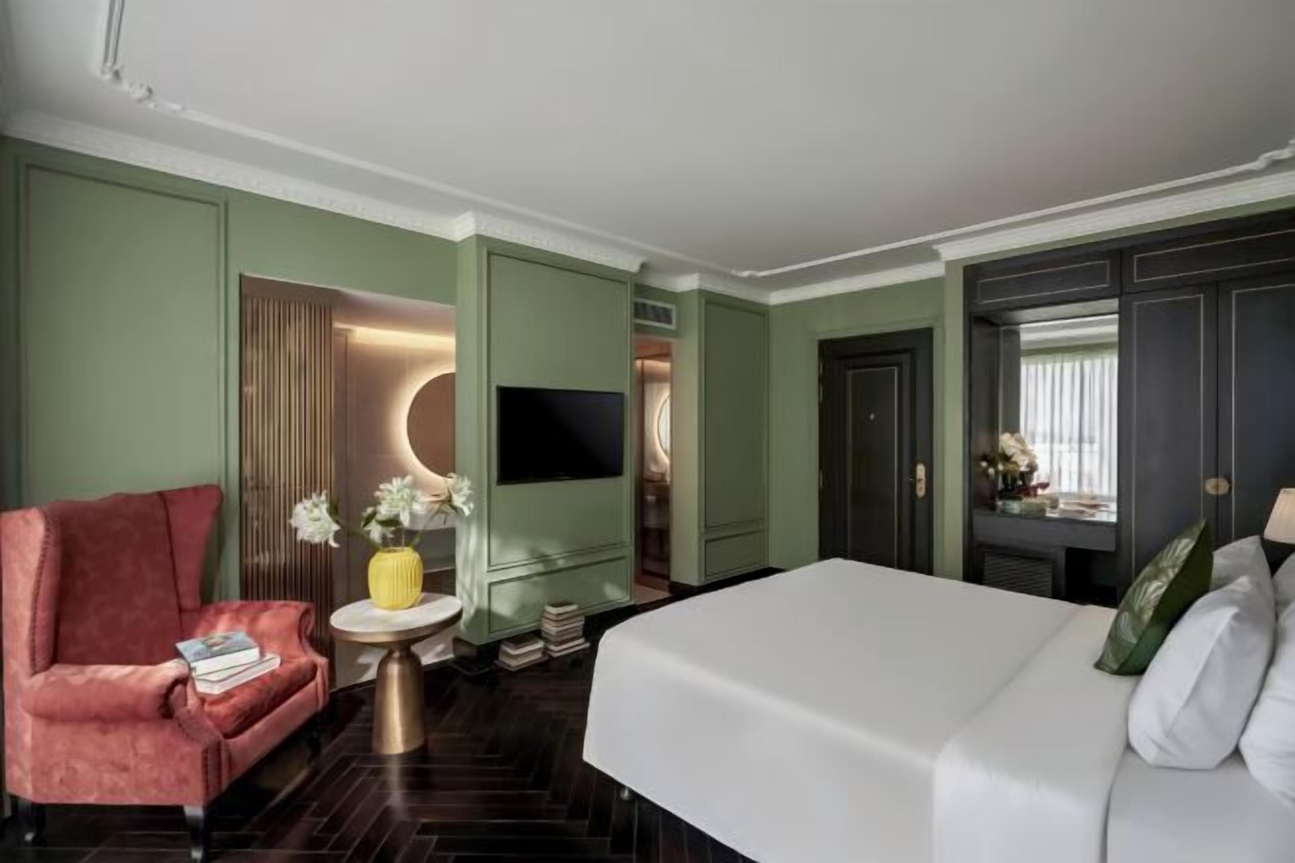 In-room safe, iron/ironing board, free WiFi