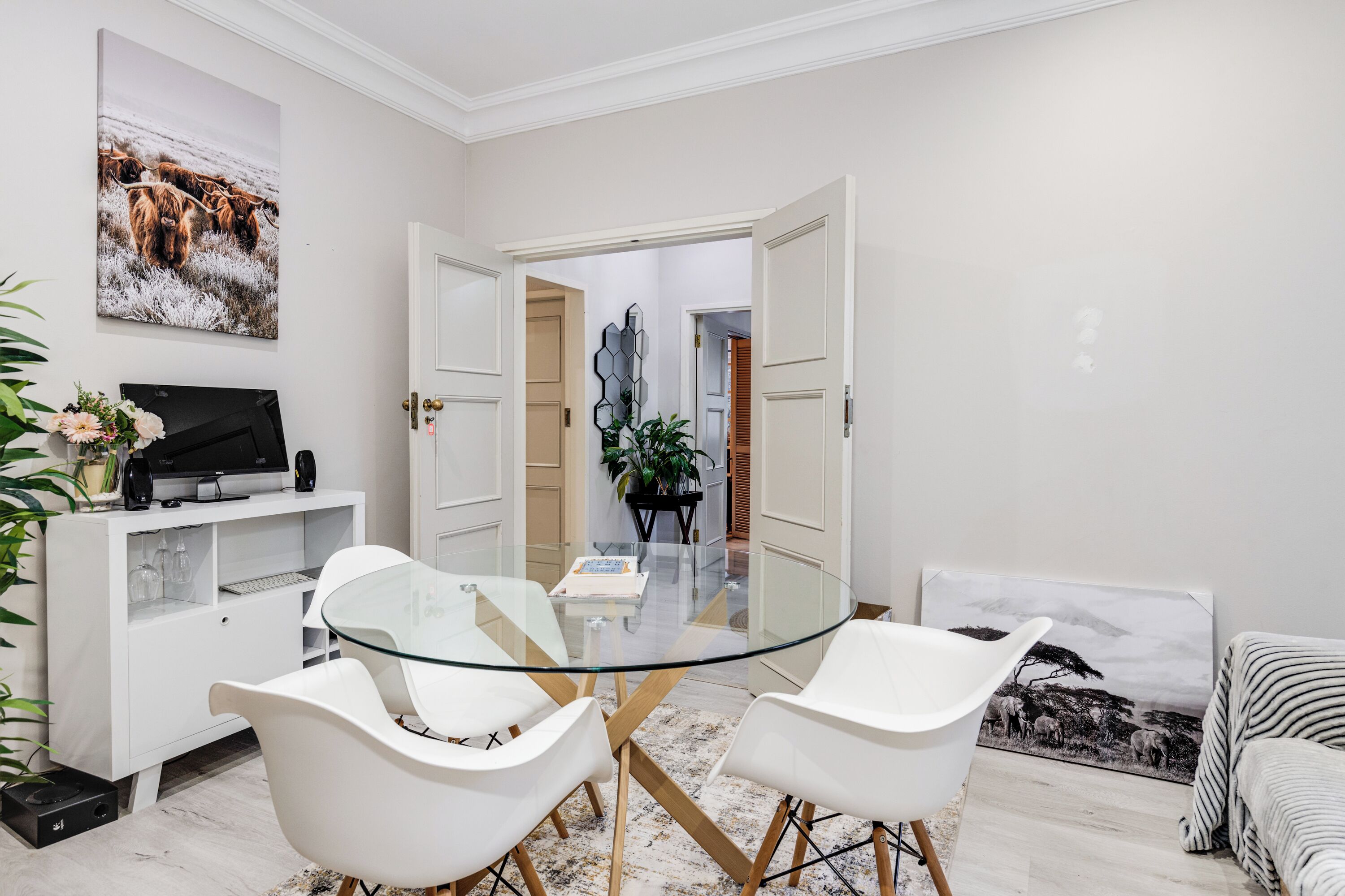 Luxurious 5 Bedroom Bryanston Getaway - Midrand