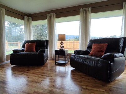 Grand Opening! 3-Bedroom Home- Close to Olympic National Park and Lake Quinault