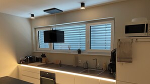 Coffee/tea maker, fridge, microwave, oven - Villa Auenland, Villa Auenland im Kraichtal (Kraichtal)