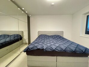 1 slaapkamer, een kluis op de kamer, wifi, beddengoed