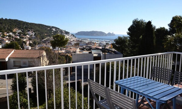 รับประทานอาหารกลางแจ้ง