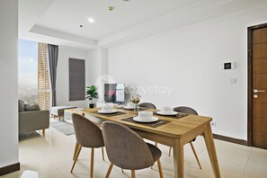 Appartement, 2 chambres, vue ville | Salle à manger